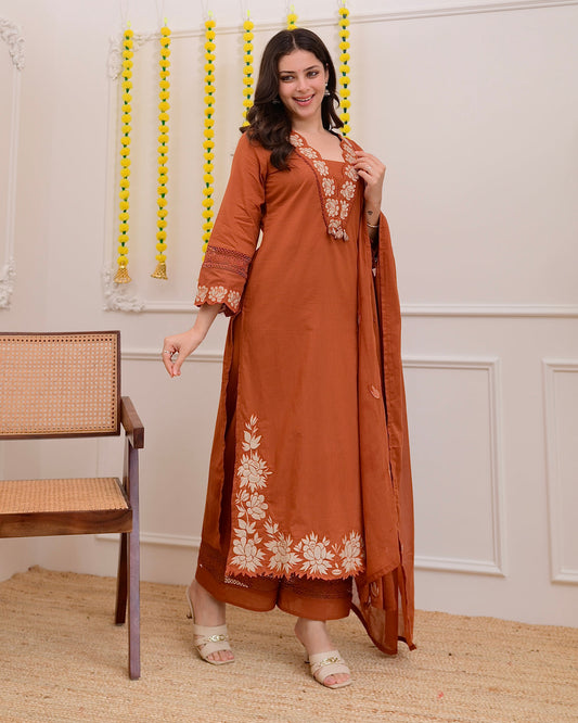 Elegant Embroidered Suit Set with Cutwork and Complete Cotton Linning