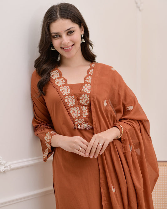 Elegant Embroidered Suit Set with Cutwork and Complete Cotton Linning