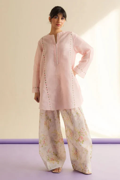 Sonam Bajwa Spooted Cotton Salwar Set.