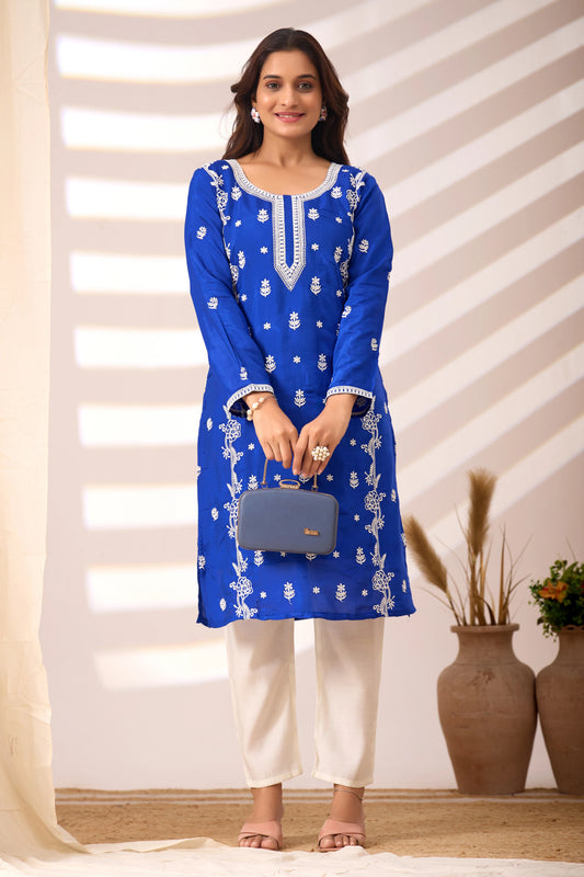 Raashii Embroidery Kurta Set