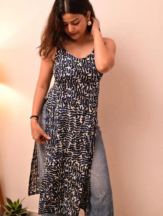 Disha rayon printed sleeve less slit cut kurti for women