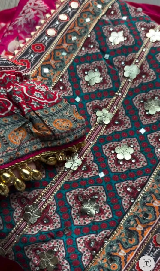 Tuhina chinon pakistani style suit set for women.