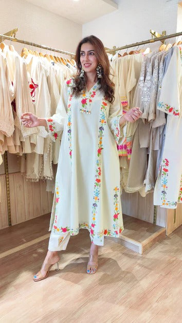 Flosy off-white flower lace kurta set for women